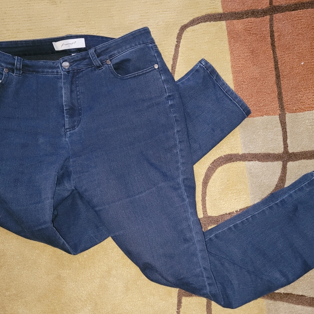 Foxcroft NYC Women's Dark Wash Mid-Rise Straight Leg Stretch Jeans 12